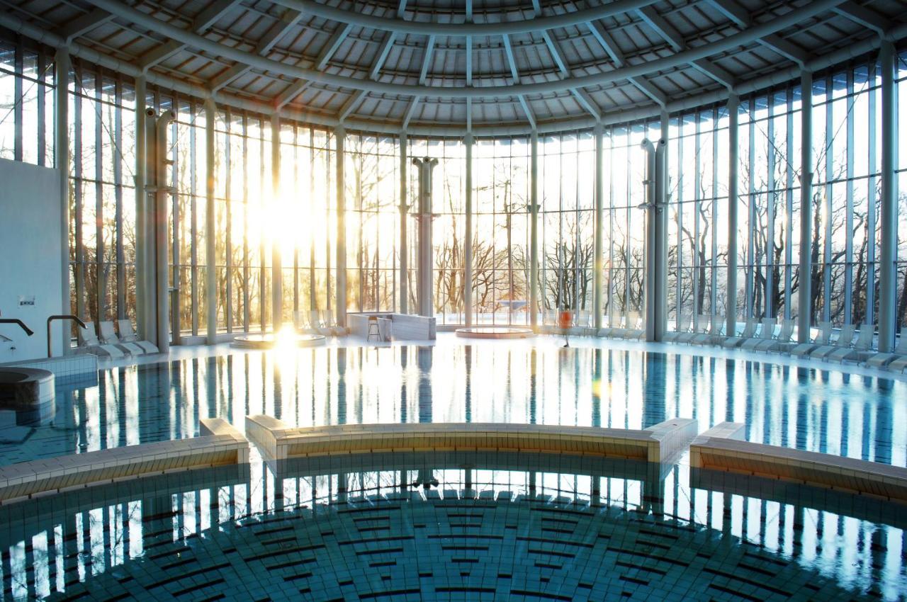 Les Thermes De Spa By La Cour De La Reine Hotel, Suites & Acces Gratuit Au Centre Thermal Exterior foto